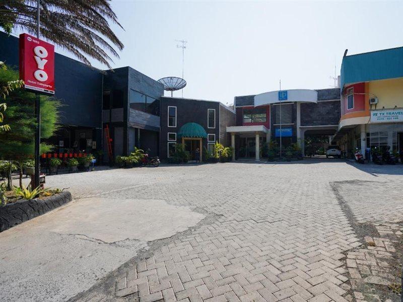 Oyo 1652 Hotel Tampiarto Probolinggo Exteriér fotografie