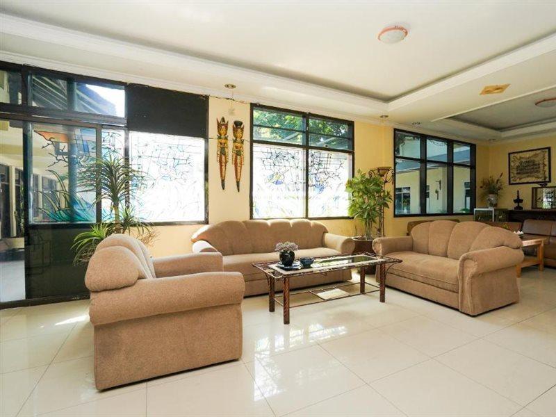 Oyo 1652 Hotel Tampiarto Probolinggo Exteriér fotografie