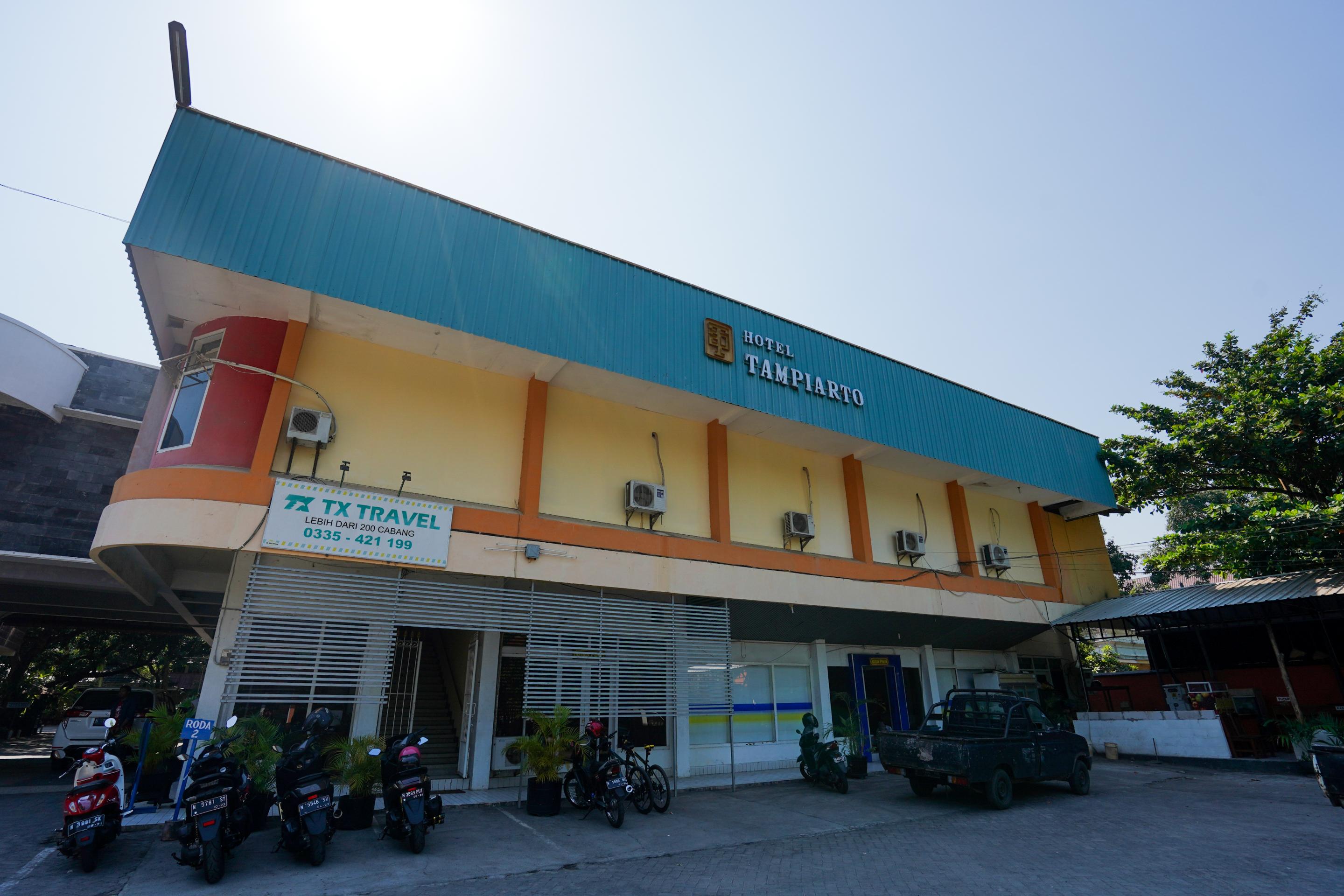 Oyo 1652 Hotel Tampiarto Probolinggo Exteriér fotografie