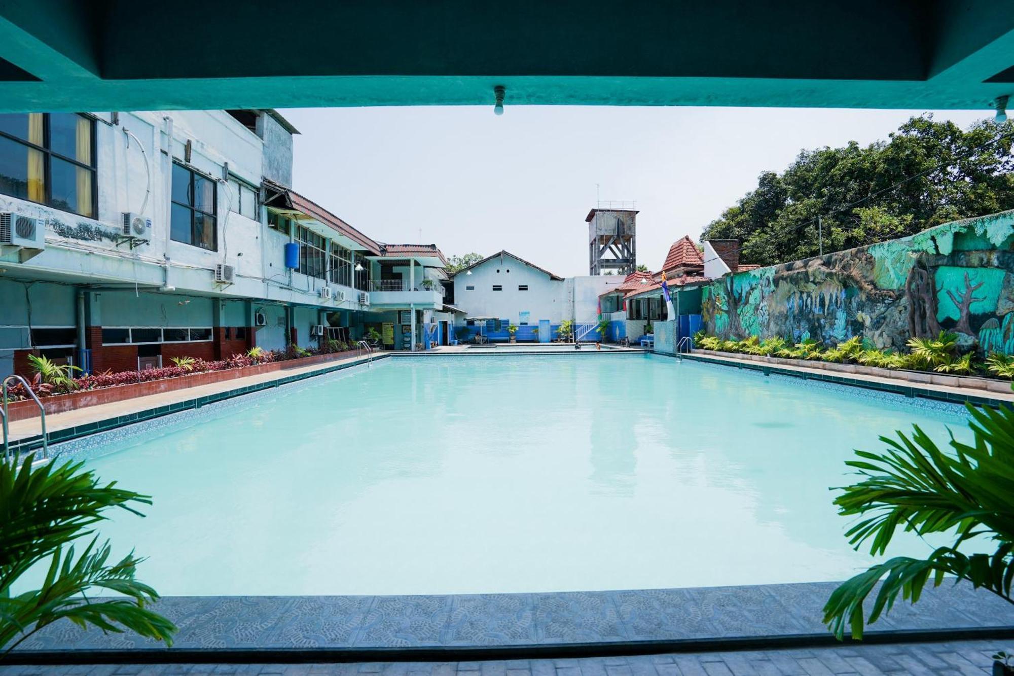 Oyo 1652 Hotel Tampiarto Probolinggo Exteriér fotografie