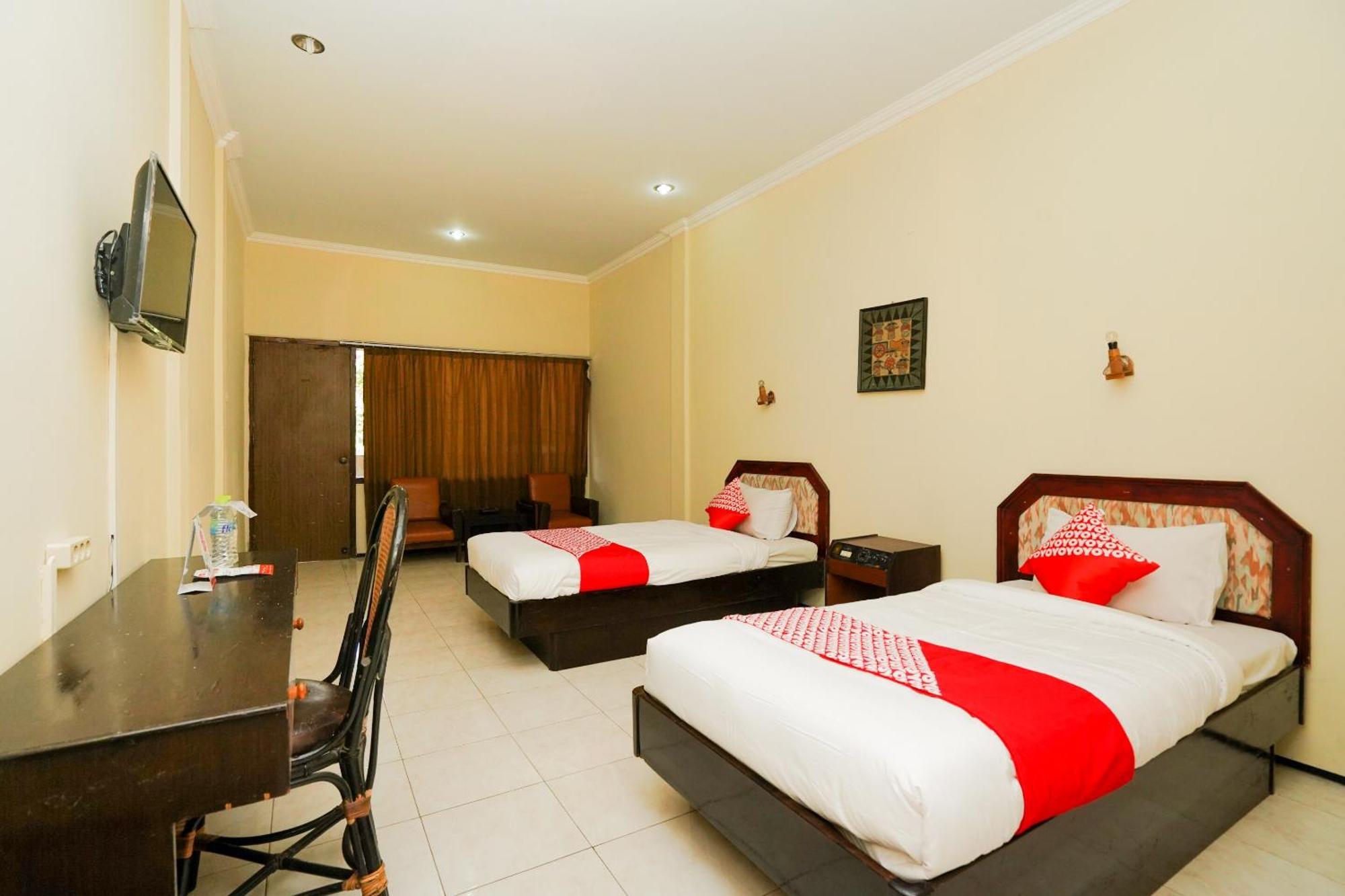 Oyo 1652 Hotel Tampiarto Probolinggo Exteriér fotografie