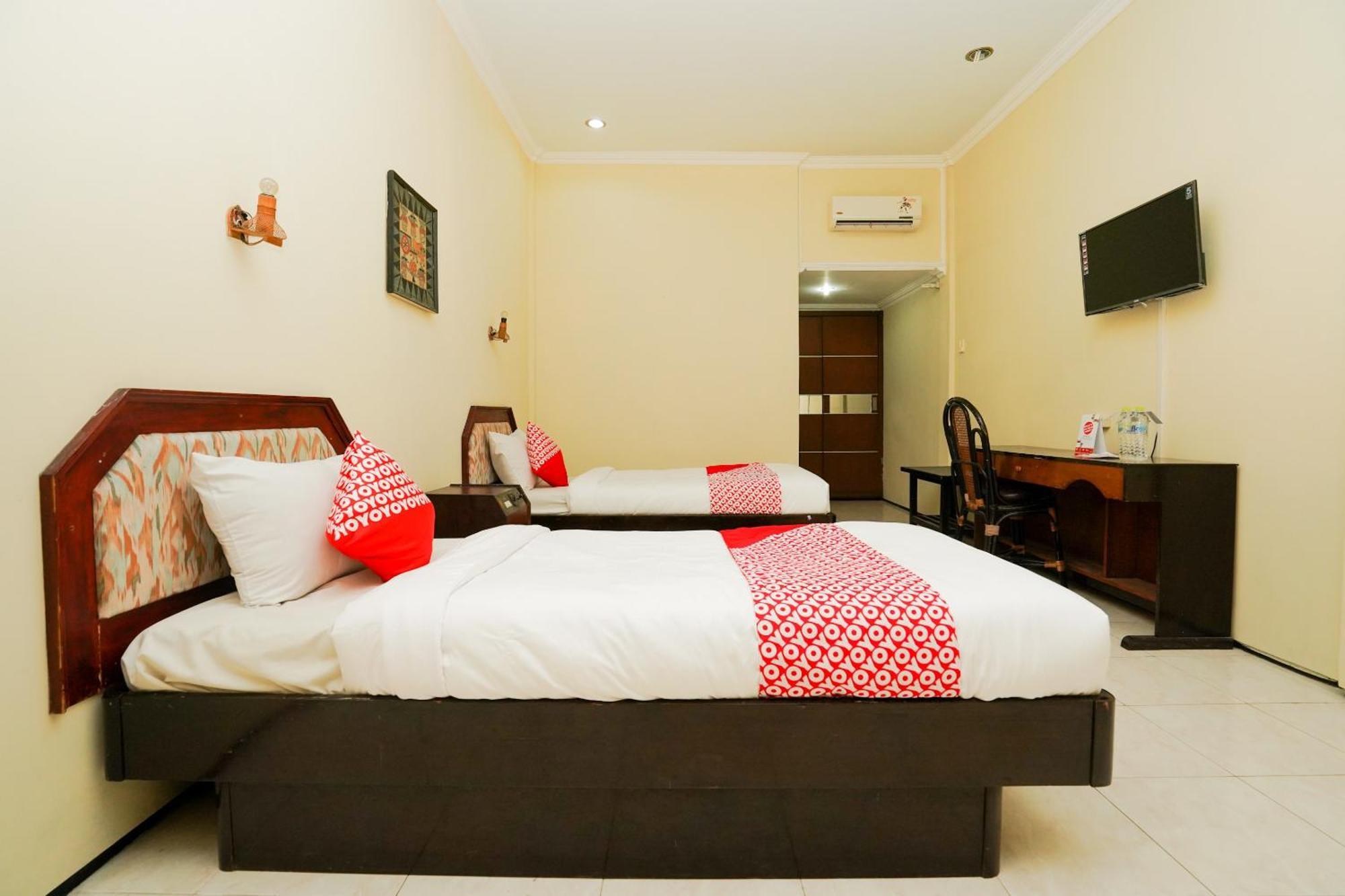 Oyo 1652 Hotel Tampiarto Probolinggo Exteriér fotografie