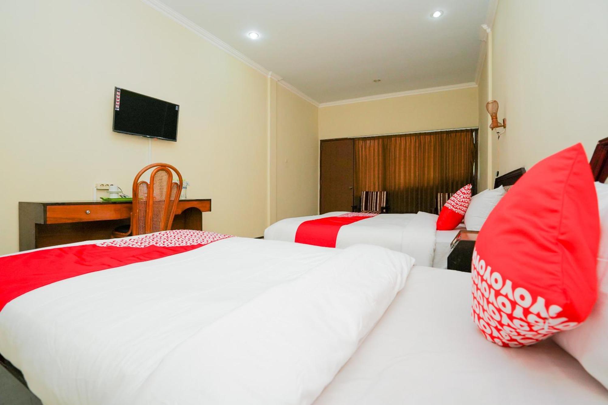 Oyo 1652 Hotel Tampiarto Probolinggo Exteriér fotografie