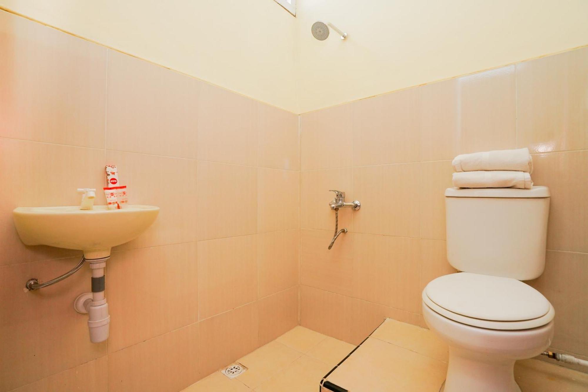 Oyo 1652 Hotel Tampiarto Probolinggo Exteriér fotografie