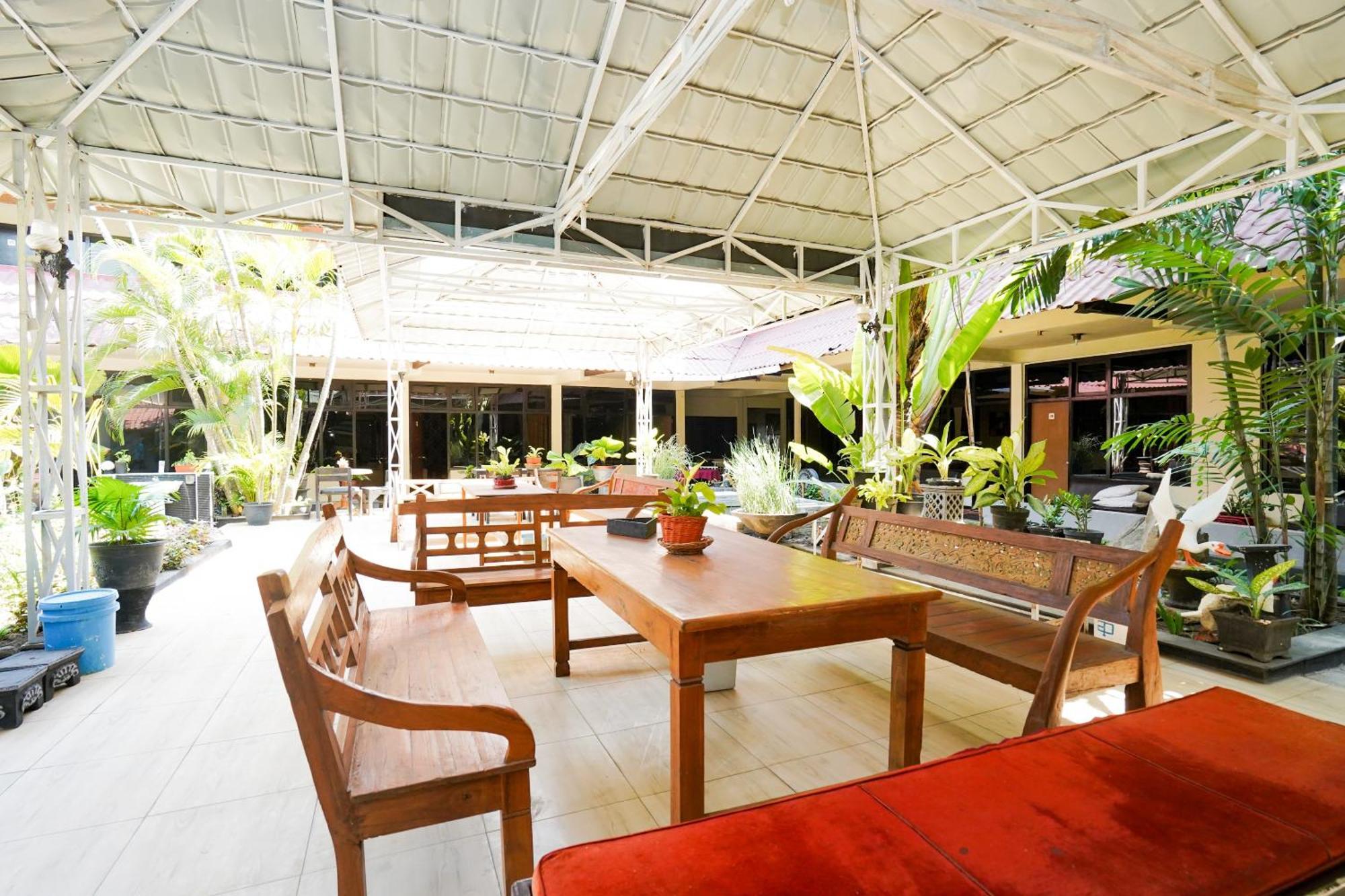 Oyo 1652 Hotel Tampiarto Probolinggo Exteriér fotografie