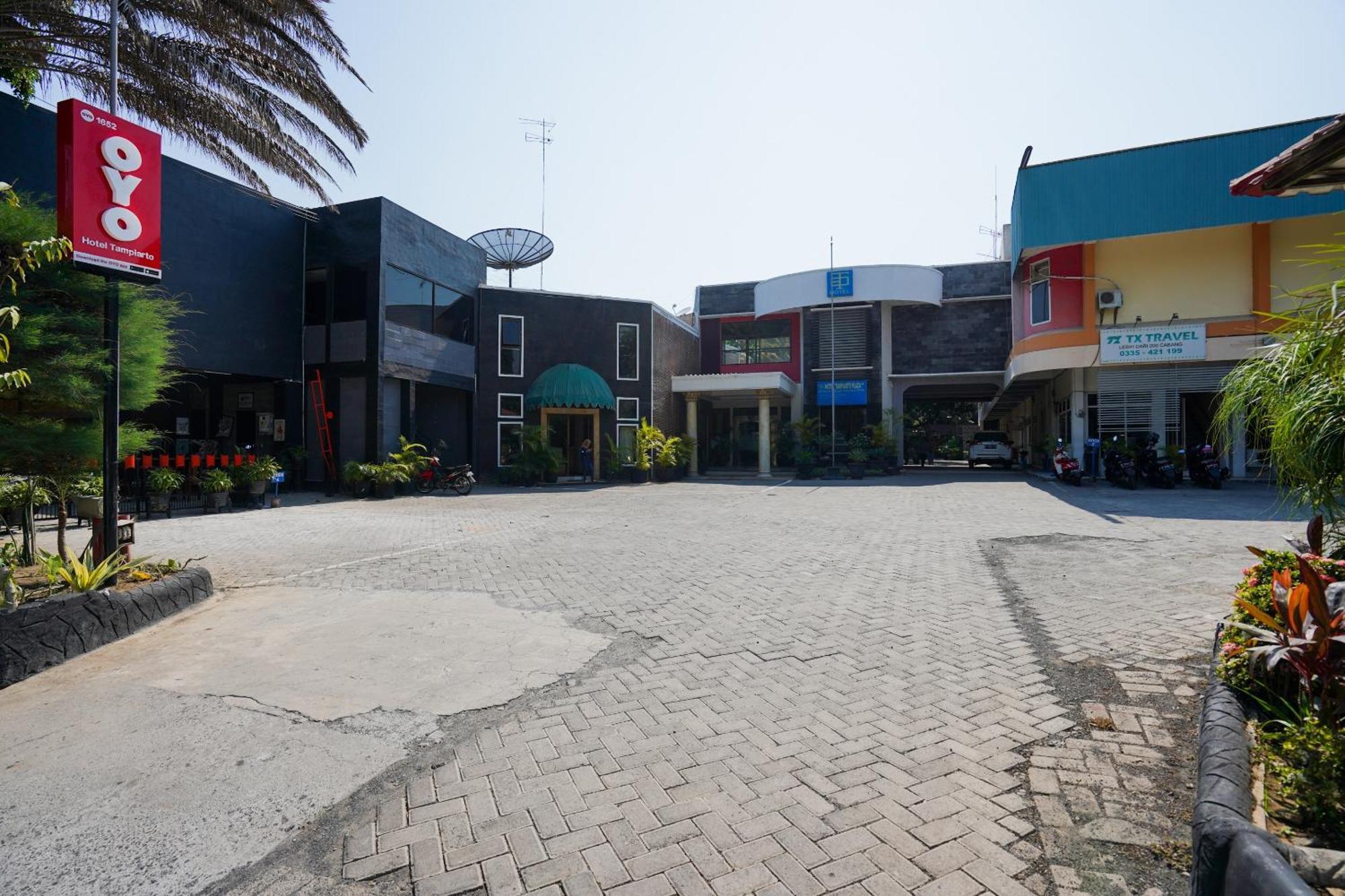 Oyo 1652 Hotel Tampiarto Probolinggo Exteriér fotografie