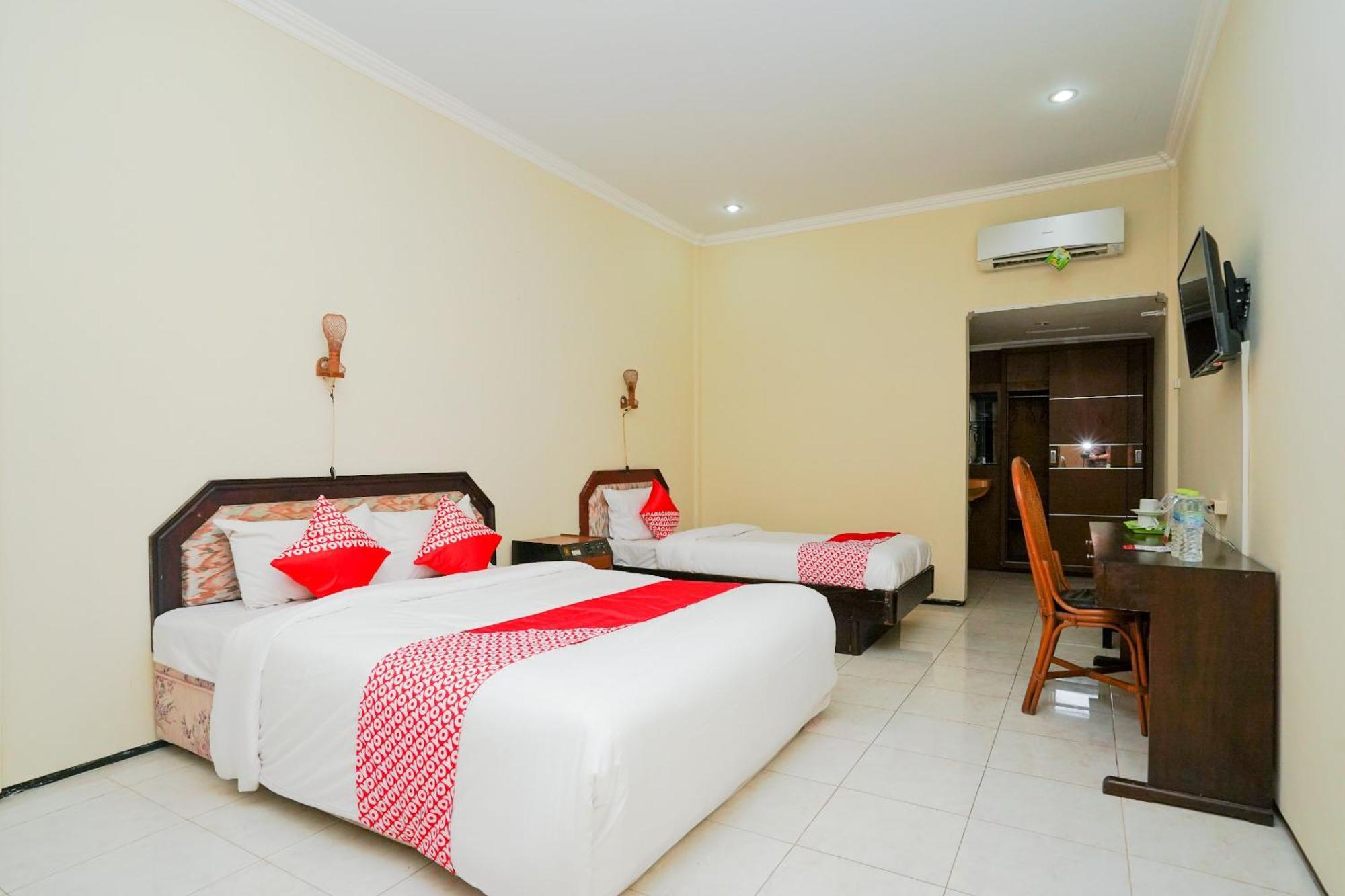 Oyo 1652 Hotel Tampiarto Probolinggo Exteriér fotografie