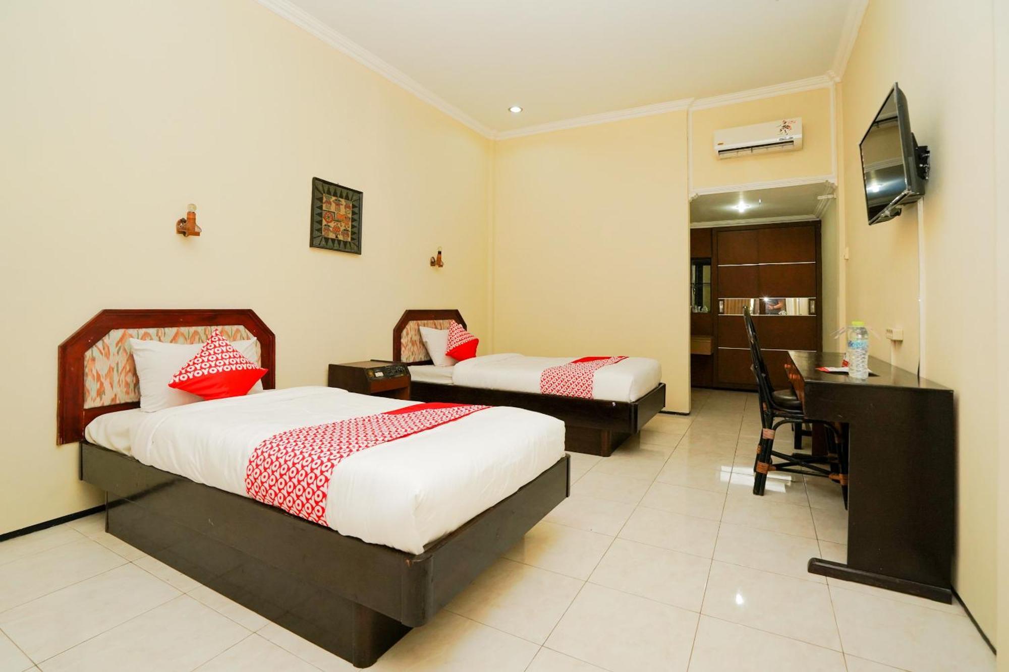Oyo 1652 Hotel Tampiarto Probolinggo Exteriér fotografie