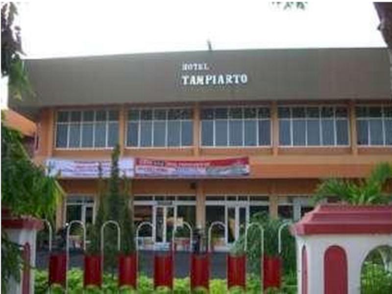 Oyo 1652 Hotel Tampiarto Probolinggo Exteriér fotografie