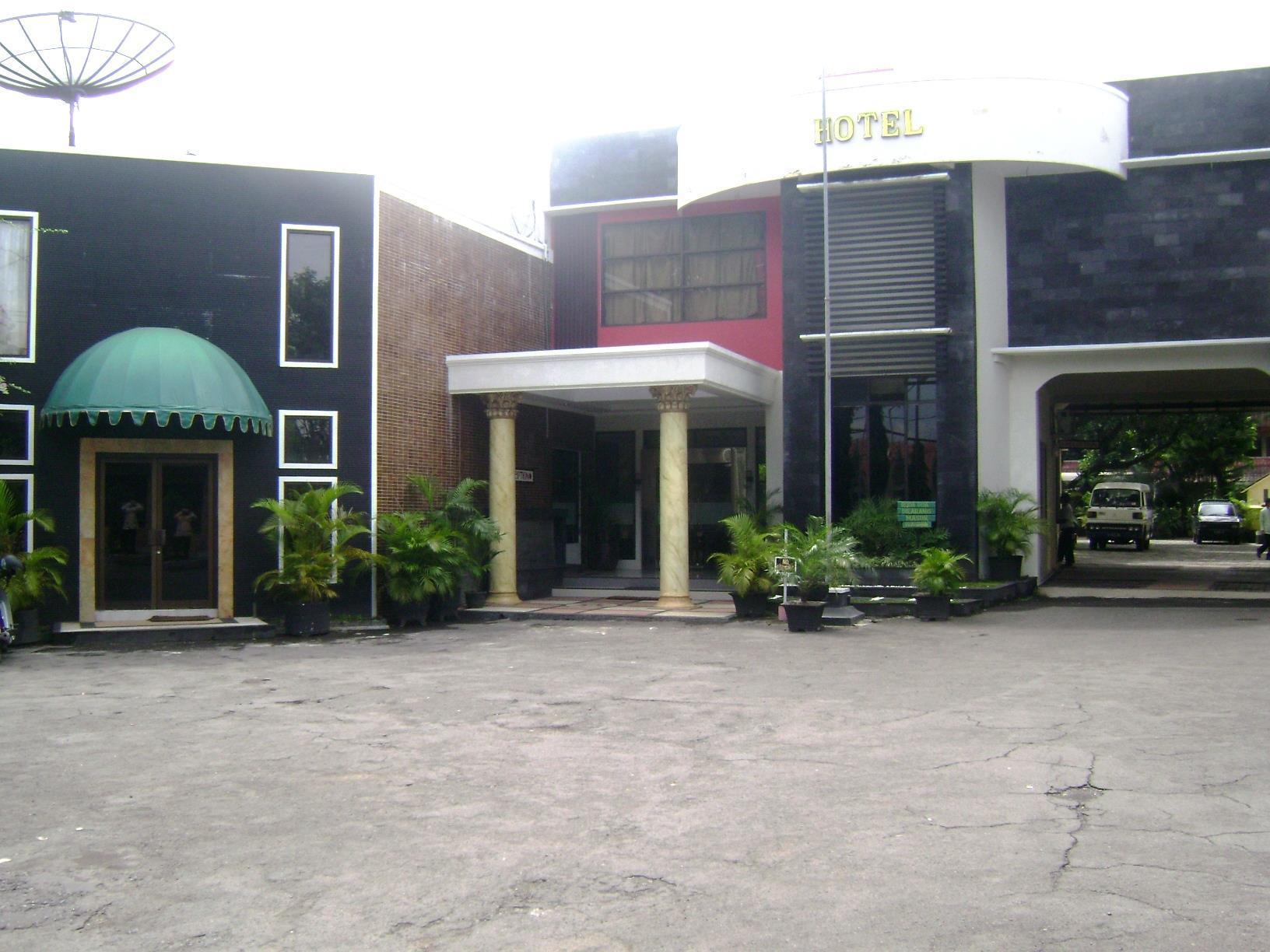 Oyo 1652 Hotel Tampiarto Probolinggo Exteriér fotografie